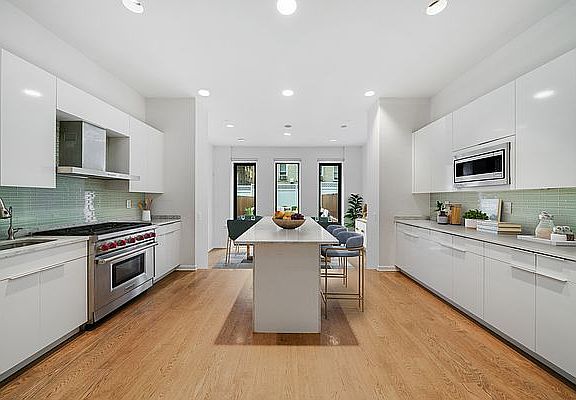 5th image of 224 E 67th St