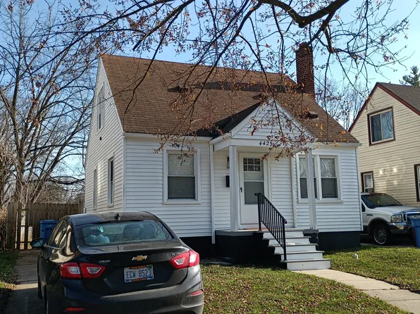 4425 Grindley Park St, Dearborn Heights, MI 48125