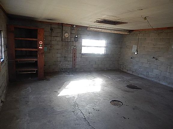 4th image of 620 Crawford St