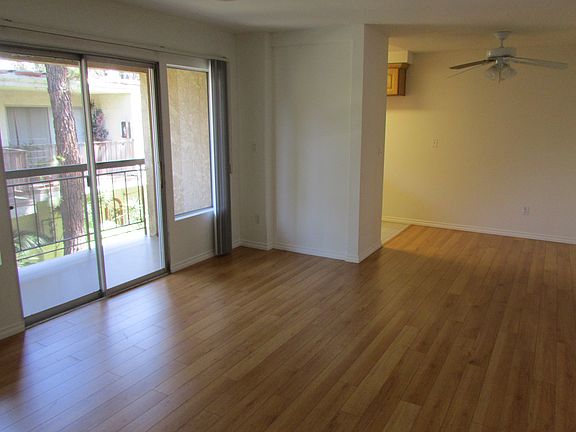 4th image of 17172 Bolsa Chica St #D07498a67