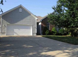 815 SW 34th Ter, Lees Summit, MO 64082