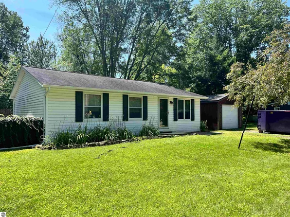 410 North St, Standish, MI 48658