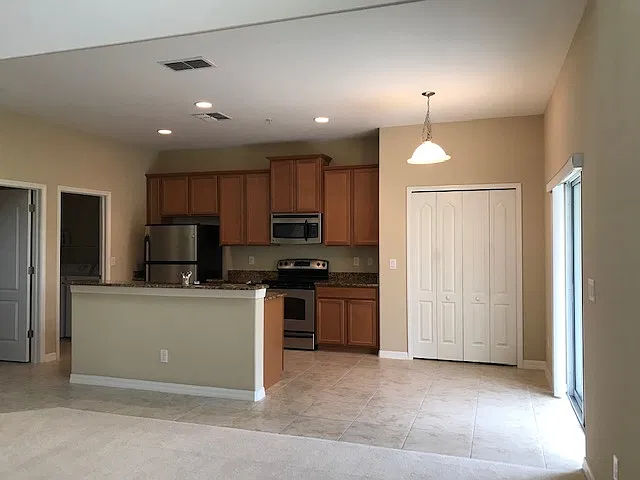 3 bed, 2.5 bath, 1500 sqft, $2,300 — Photo 3
