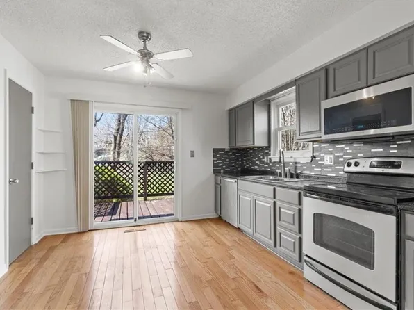 4840 Hayes St, Merriam, KS 66203