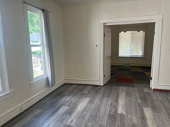 4th image of 1030 28th Ave NE