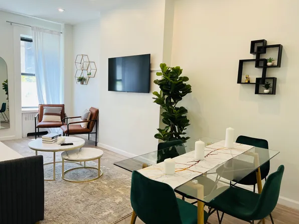 311 East 51st Street image 2 of 11