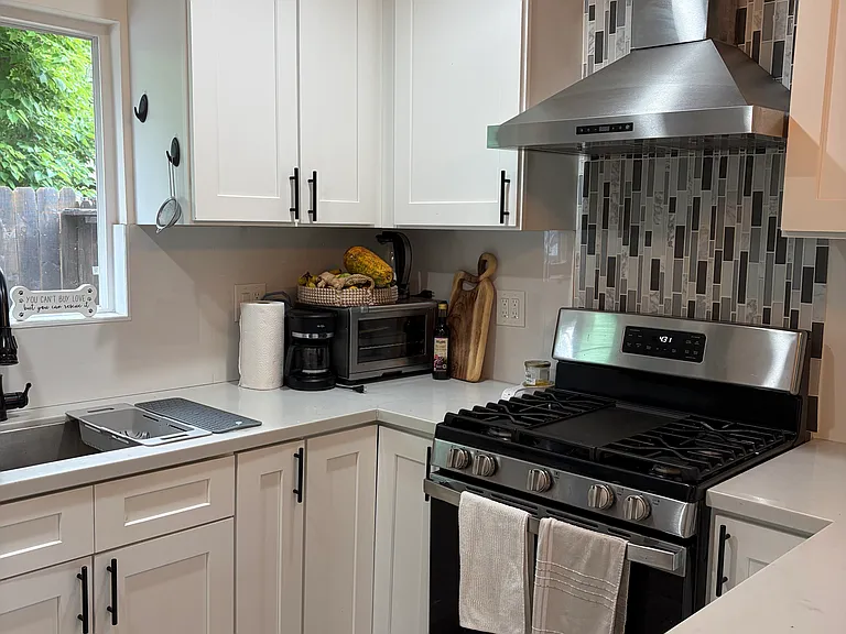 1388 S Park Ave — Photo 8