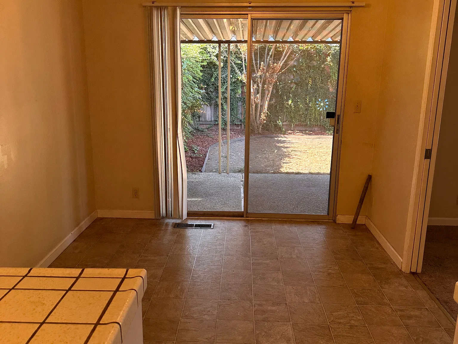 2 bed, 1000 sqft, $3,795 — Photo 4