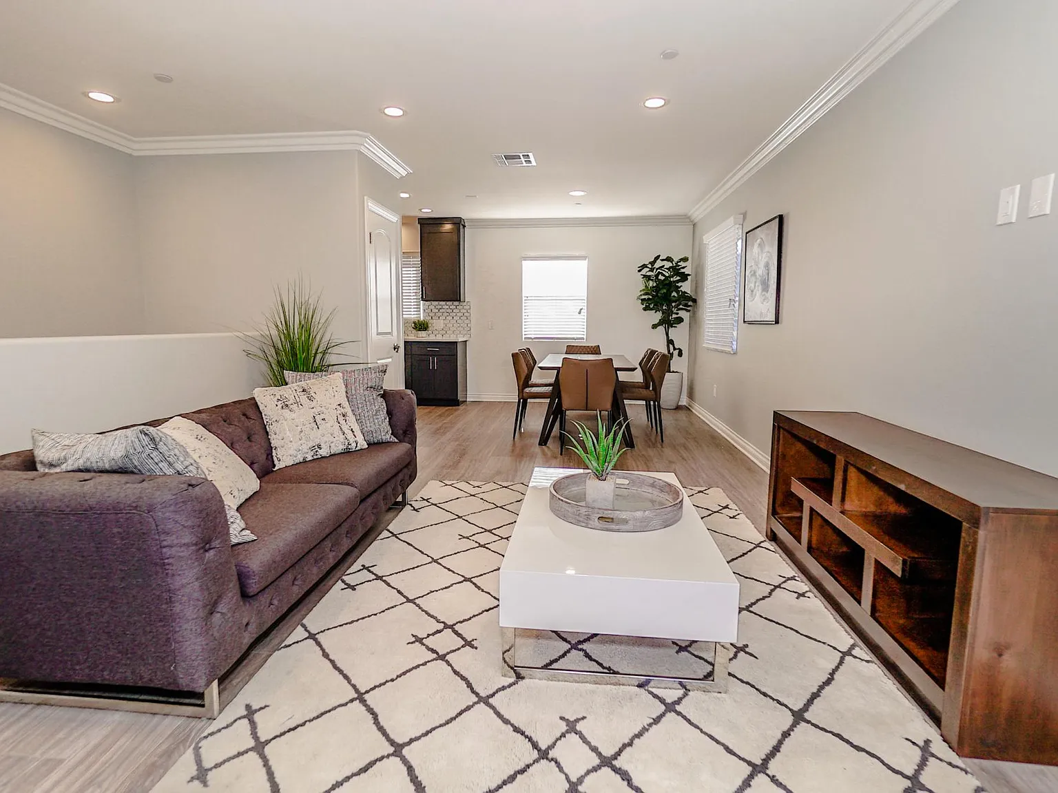 4 bed, 1665 sqft, $3,795 — Photo 3