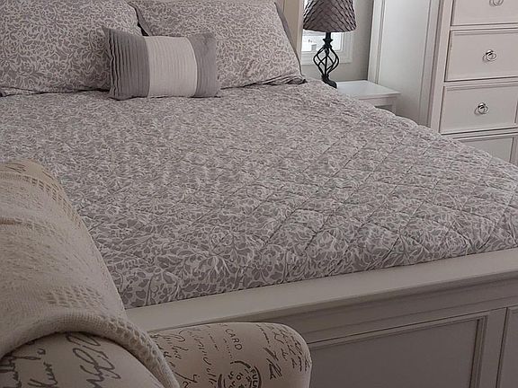 2nd Bedroom Queen