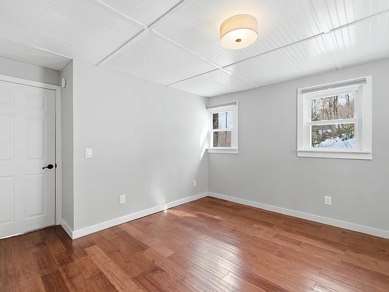 Hilltop Dr — Photo 32
