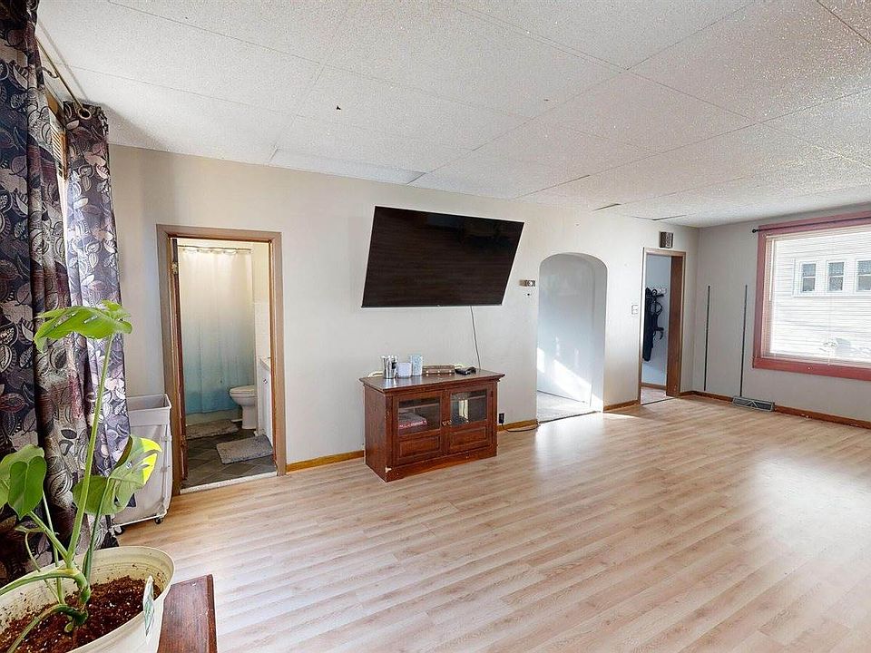まーち 2135 Market St, La Crosse, WI 54601 | Zillow