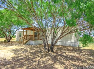 542 County Road 301, Floresville, TX 78114