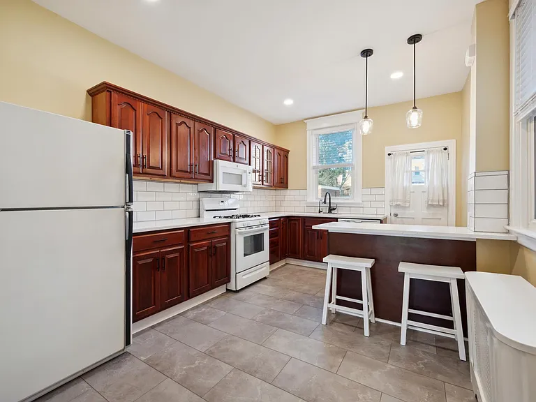 344 Fountain St — Photo 15