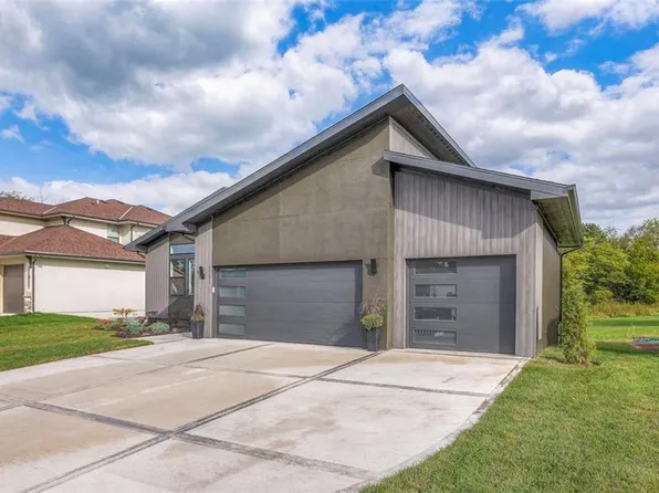 2206 SW Hook Farm Dr, Lees Summit, MO 64082