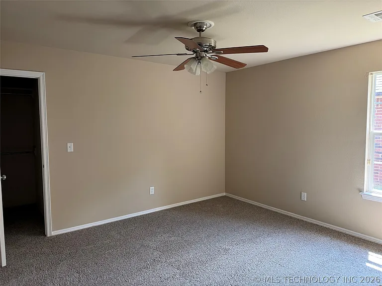 2102 W H St — Photo 6