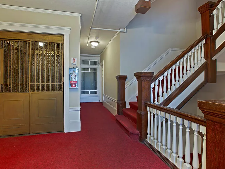 The Townsend Apartments, located at 1029 Oak Street, is a beautiful four-story, historic brick bu... — Photo 38