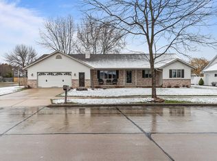 3700 S Chestnut Ln, Appleton, WI 54915