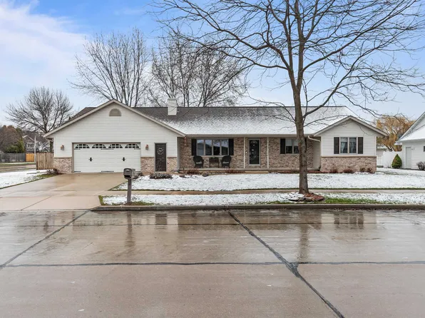 3700 S Chestnut Ln, Appleton, WI 54915