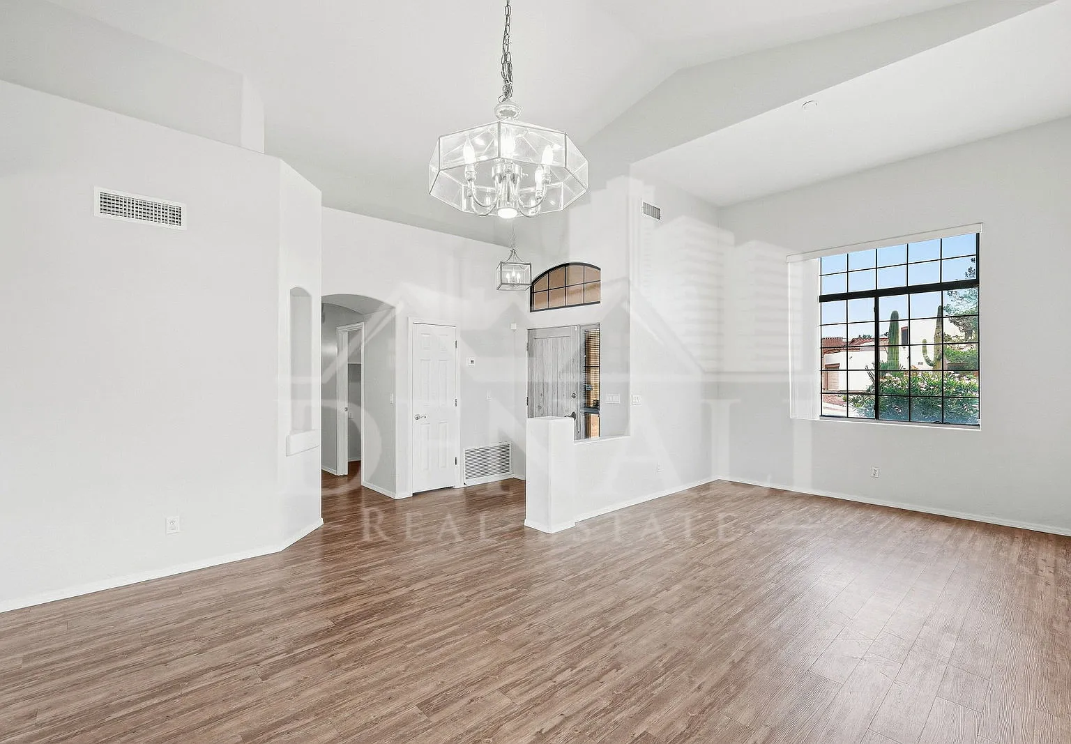 3 bed, 2.0 bath, 1729 sqft, $1,995 — Photo 3