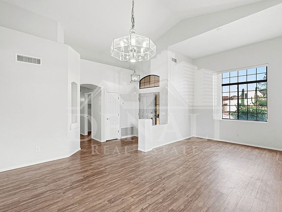 3rd image of 1342 W Hopbush Way