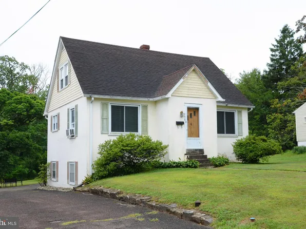 548 Lawn Ave, Sellersville, PA 18960