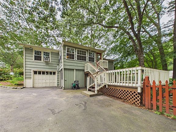 3rd image of 77 Surrey Ln