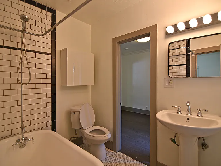 1030 N Avenue 54 — Photo 5