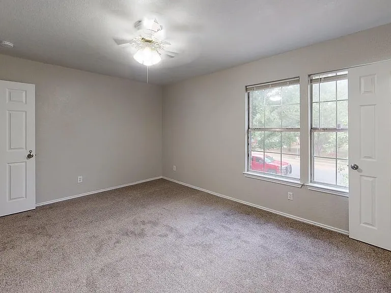 12401 Uttimer Ln — Photo 10