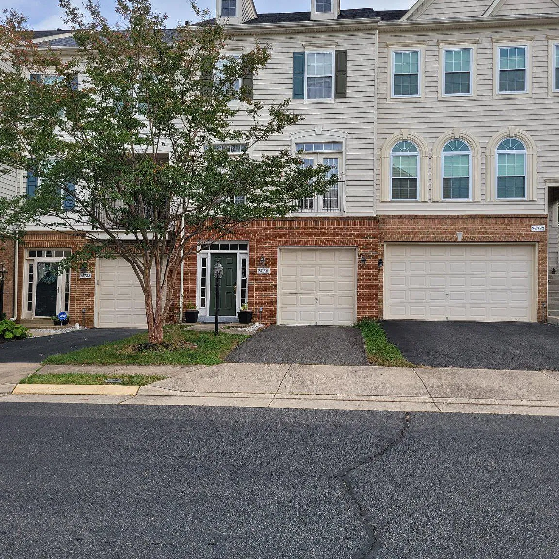 3 bed, 4.0 bath, 2148 sqft, $3,300 — Photo 3