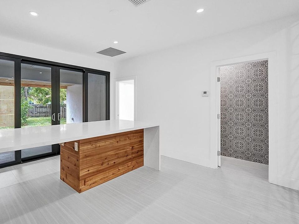 1st image of 1430 Michigan Ave #0