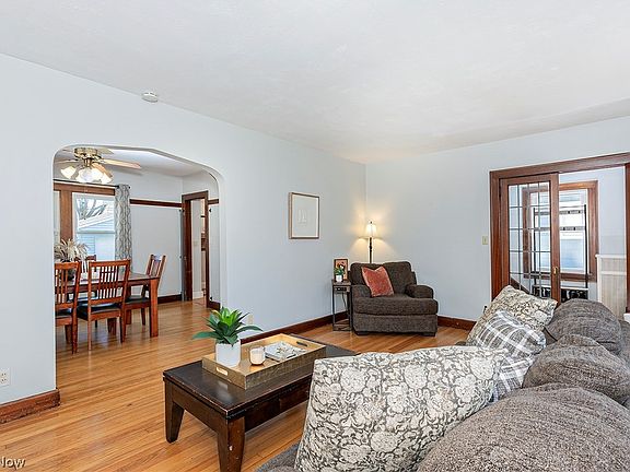 4th image of 923 Cambridge Rd