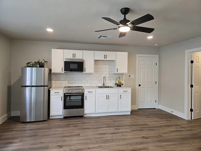 4411 Dovewood Dr — Photo 6