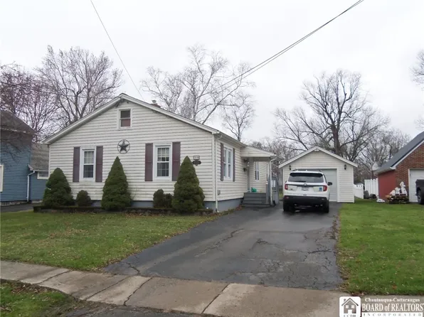 39 Summer St, Fredonia, NY 14063