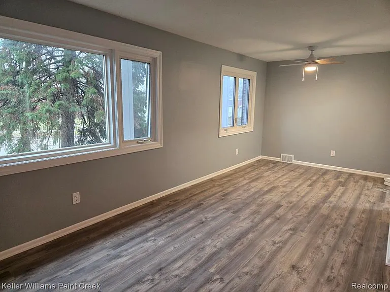 3105 Linwood Ave — Photo 8