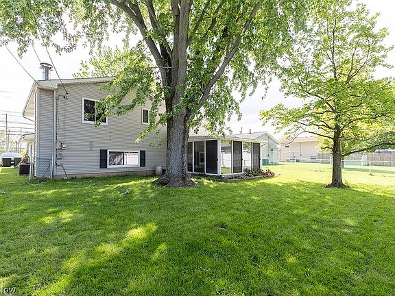 3rd image of 762 Abbe Rd N