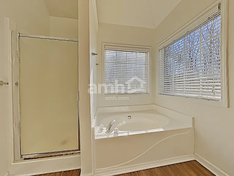 1045 Fieldstone Dr — Photo 17