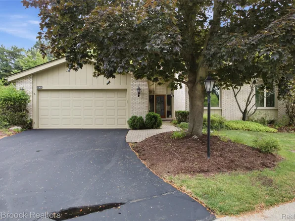 7163 Suncrest Rd, West Bloomfield, MI 48322