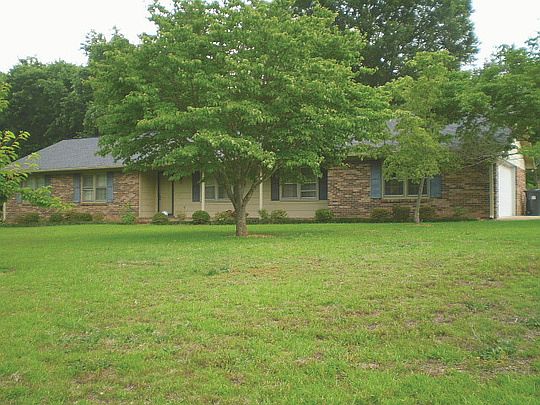 1st image of 215 Briarcreek Dr
