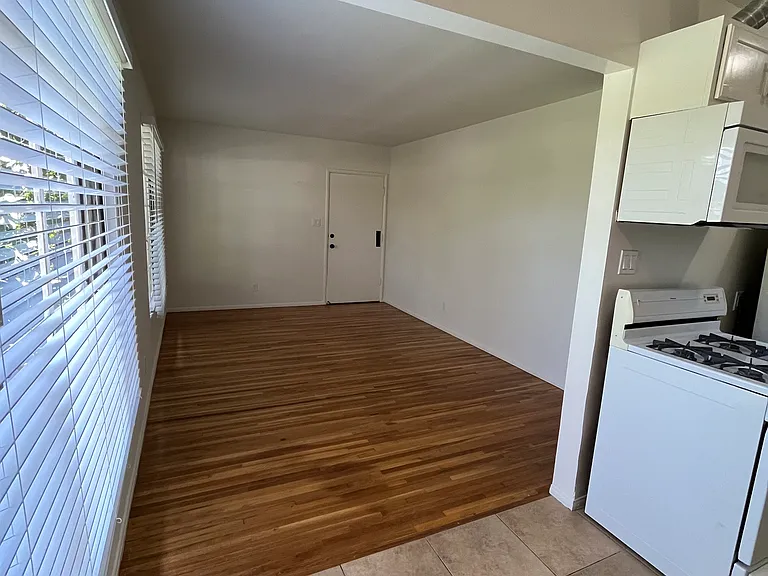 2575 N Lincoln St #2575 — Photo 9