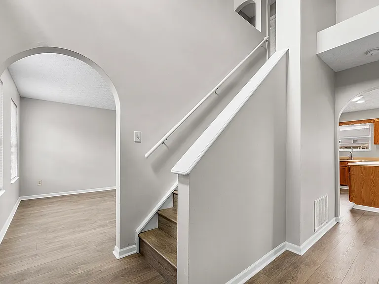328 Regency Ave — Photo 12