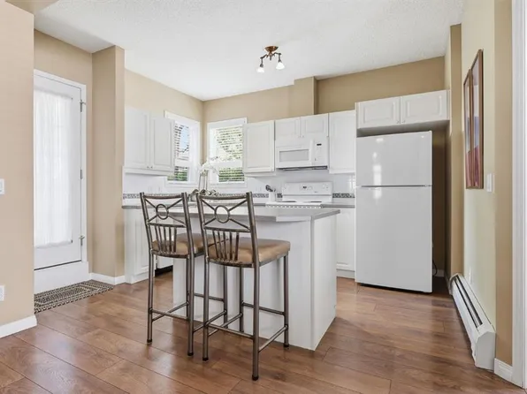 14645 NW 6th St SW #1101, Calgary, AB T2Y 3S1
