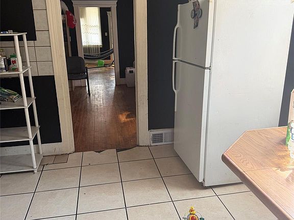 4th image of 4951 Cecil St