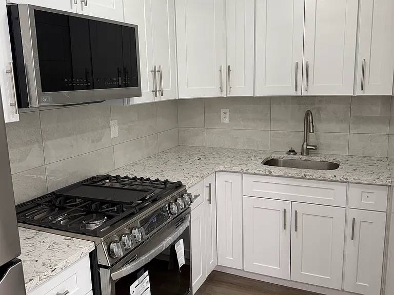 4202 Oneida Ave — Photo 2