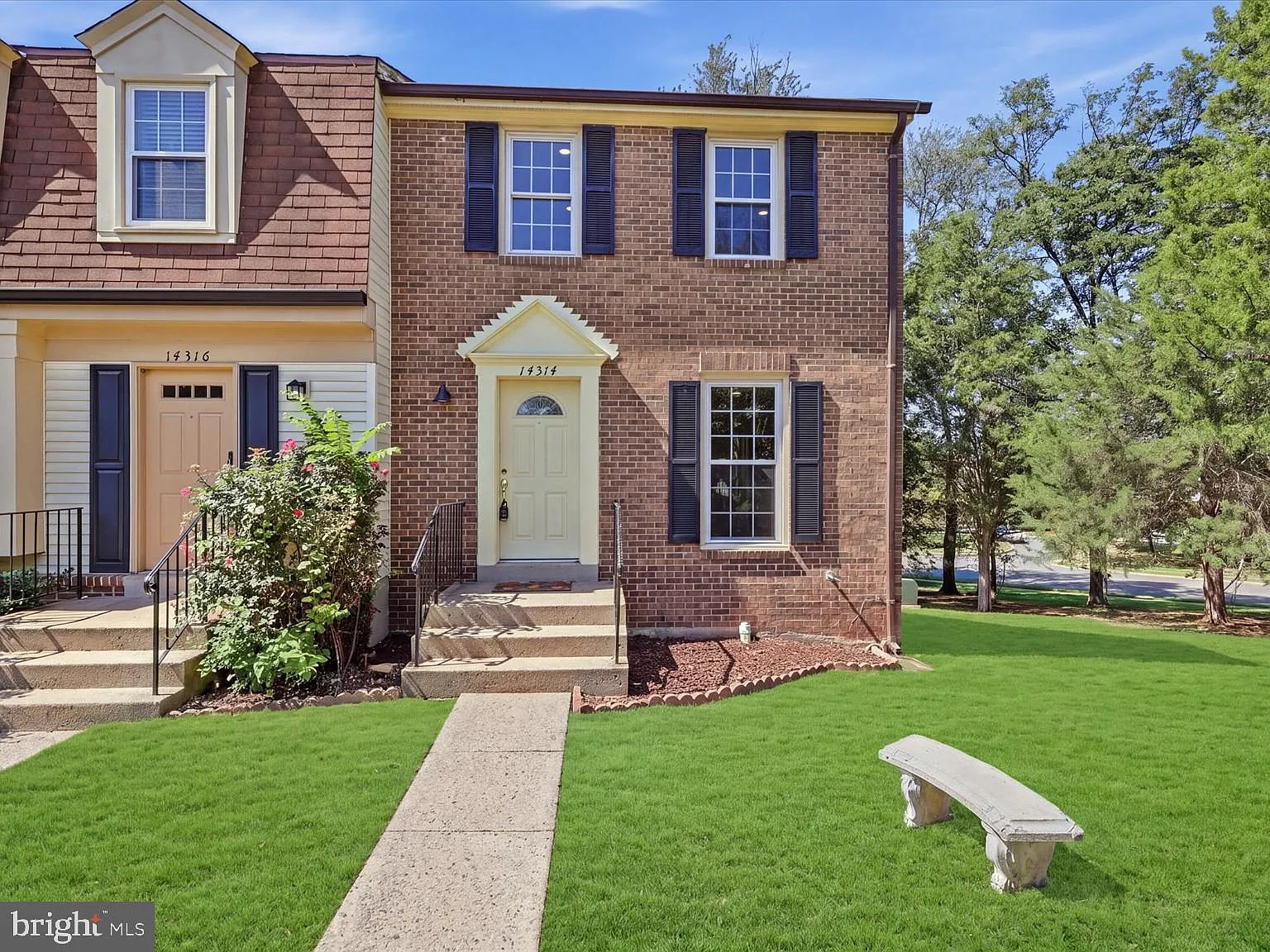 3 bed, 3.5 bath, 1216 sqft, $3,000 — Photo 2