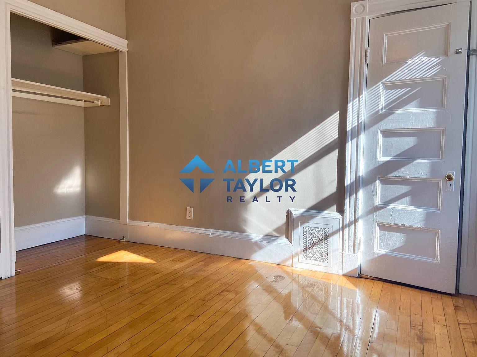 7 bed, 2200 sqft, $11,900 — Photo 1