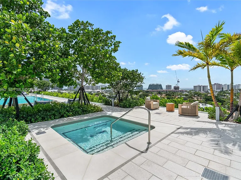 9221 E Bay Harbor Dr #408 — Photo 30