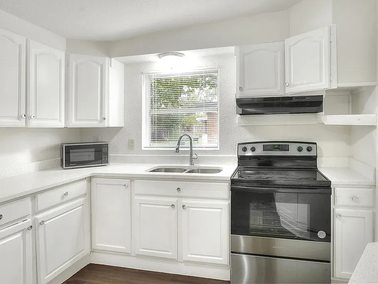 3006 Pinedale Ave — Photo 9