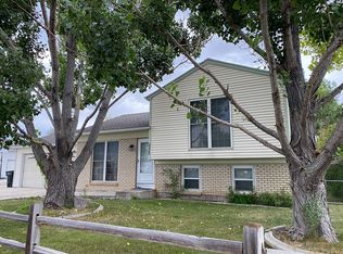 2020 Nevada Pl, Green River, WY 82935