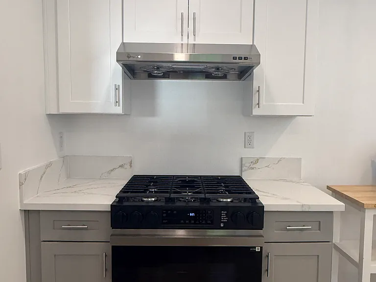1515 E Rowland Ave — Photo 2